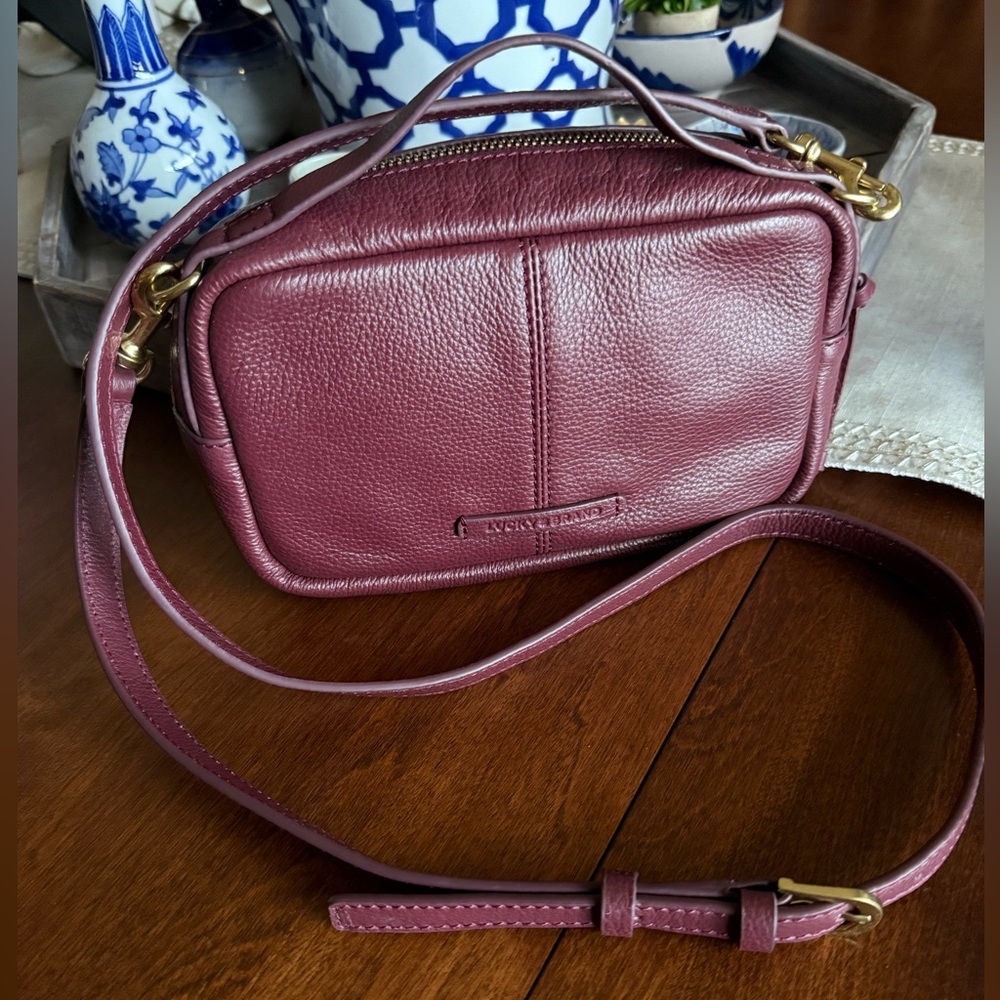NEW ‘Lucky Brand’ Bag in Genuine Leather that can be carried two different ways - Picture 6 of 16